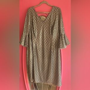 Adrianna Papell 20W Special Occasion Cocktail Dress Silver Bell sleeves